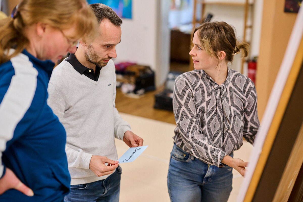 Entwicklerteam im Workshop zur Integration von Standardsoftware wie CMS, CRM, E-Commerce- und HR-Systemen